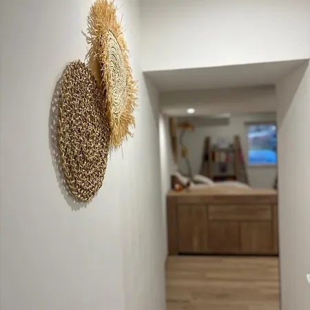 Apartmán L'Estanot Est Un Charmant T2 De 45 M2 Equipe D'Une Chambre En Mezzanine Ouverte Et D'Un Vrai Lit En 140 Dans Un Large Salon, Une Cuisine Equipee, Un Parking Prive, Proche Du Centre Thermal Et Des Commerces