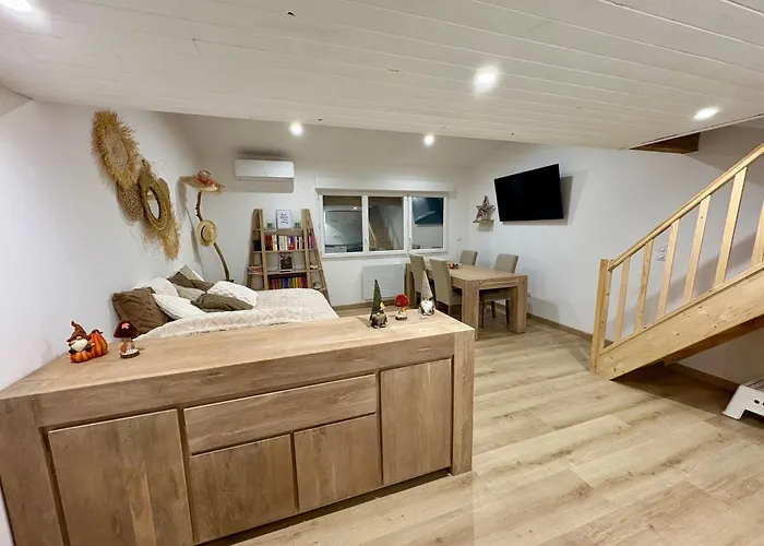 Lägenhet T2 De 45 M2 Equipe D'une En Mezzanine Et D'un Vrai Lit Dans Un Large Salon, Cuisine Equipe, Parking Privee, Proche Du Centre Thermale Et Des Commerces *